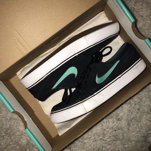 NIKE Janoski